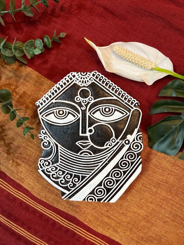 Hand-carved 'Madhubani Dulhan' Wall Décor (Carved)