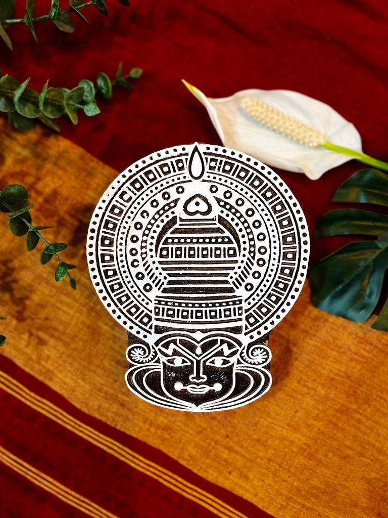 Hand-carved Kathakali Wall Décor (Carved)