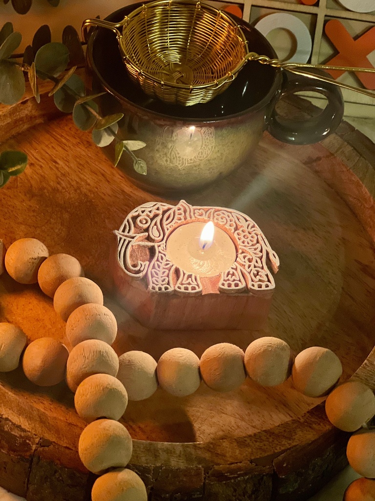 Wooden Hand-carved Mini Elephant Tea-light Holder (Carved)