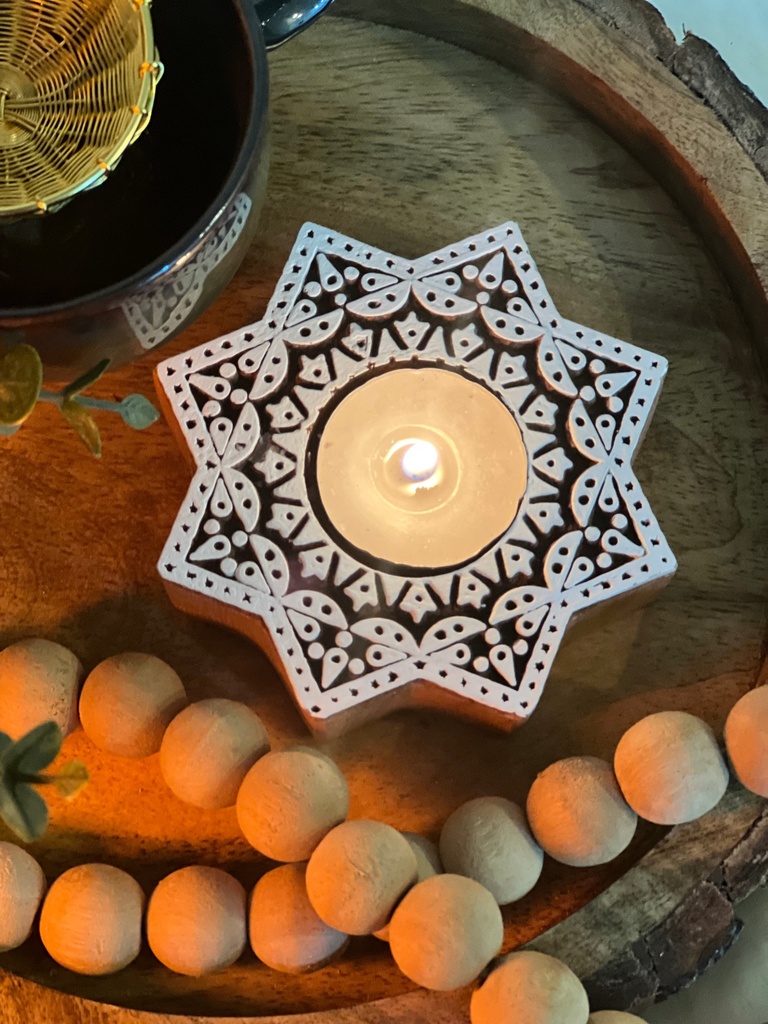 Wooden Hand-carved Sitaara Tea-light Holder (Carved)