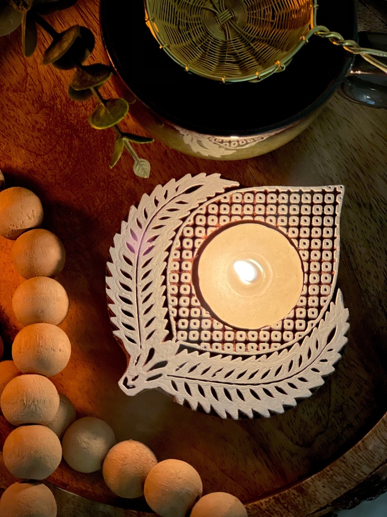 Wooden Hand-carved Phool Tea-light Holder (Carved)